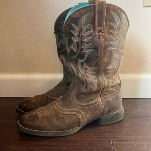 Ariat women’s cowgirl boots size 8